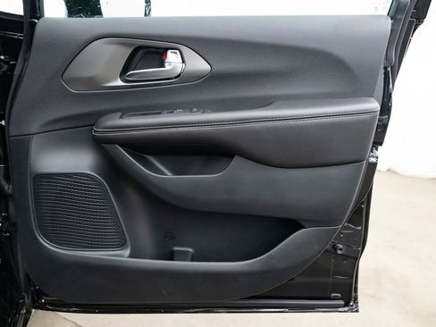 New 2026 Chrysler Pacifica Select image 27
