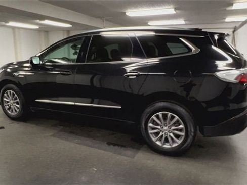 Used 2023 Buick Enclave Essence image 6