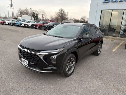 New 2026 Chevrolet Trax LT w/ LT Convenience Package image 2