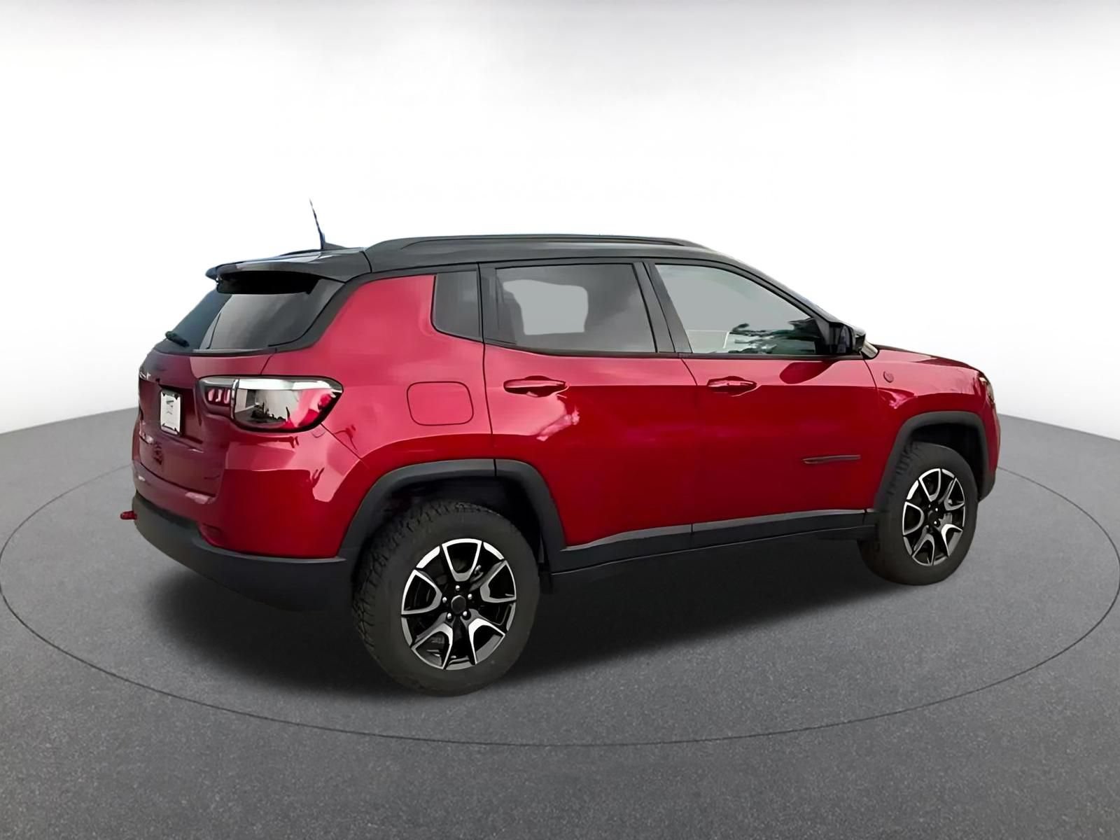 Used 2025 Jeep Compass Trailhawk AWD/4WD image 14