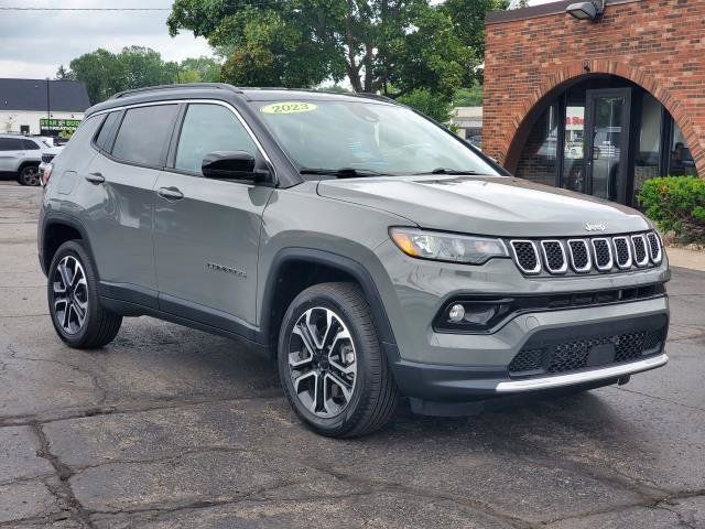 Used 2023 Jeep Compass Limited AWD/4WD image 2