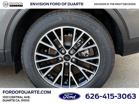 New 2025 Ford Escape SE image 10