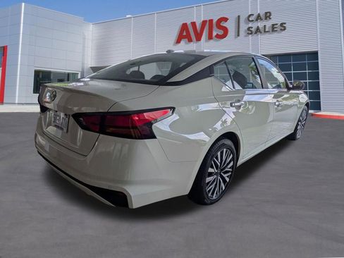 Used 2025 Nissan Altima 2.5 SV FWD image 6
