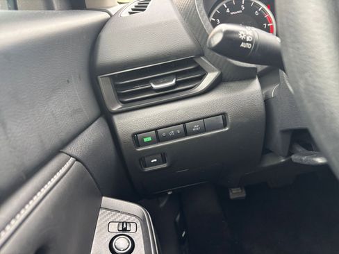 Used 2025 Nissan Sentra S image 32