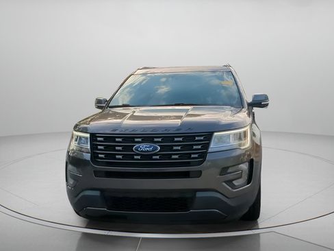 Certified 2017 Ford Explorer XLT w/ Equipment Group 202A FWD image 8