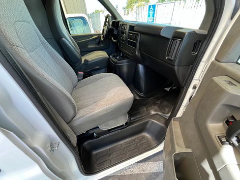 Used 2014 GMC Savana 2500 image 12