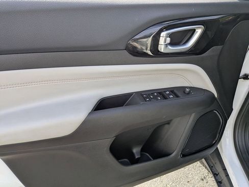 Used 2025 Jeep Compass Limited image 15