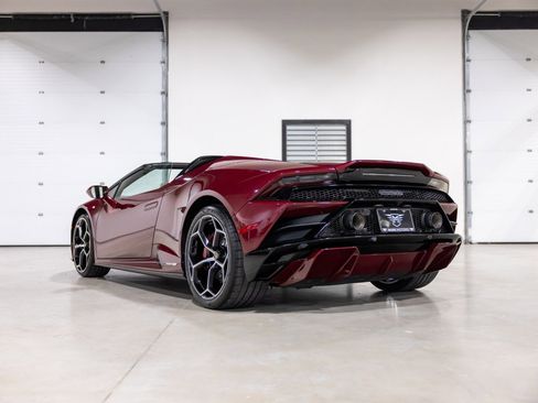 Used 2022 Lamborghini Huracan EVO image 6