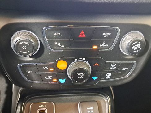 Used 2021 Jeep Compass Limited w/ Sun and Sound Group image 22