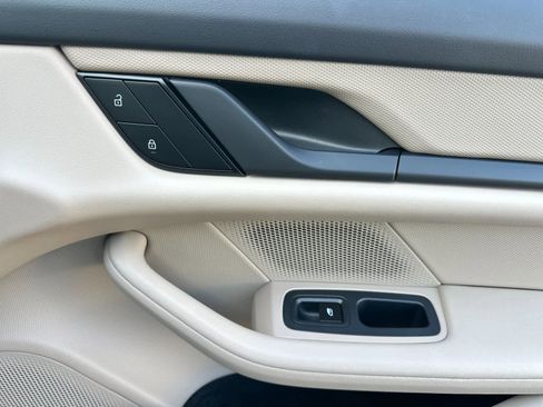 Used 2024 Porsche Taycan 4 Cross Turismo image 18