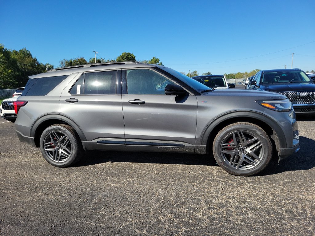 New 2026 Ford Explorer ST-Line w/ ST-Line Street Pack AWD/4WD image 3