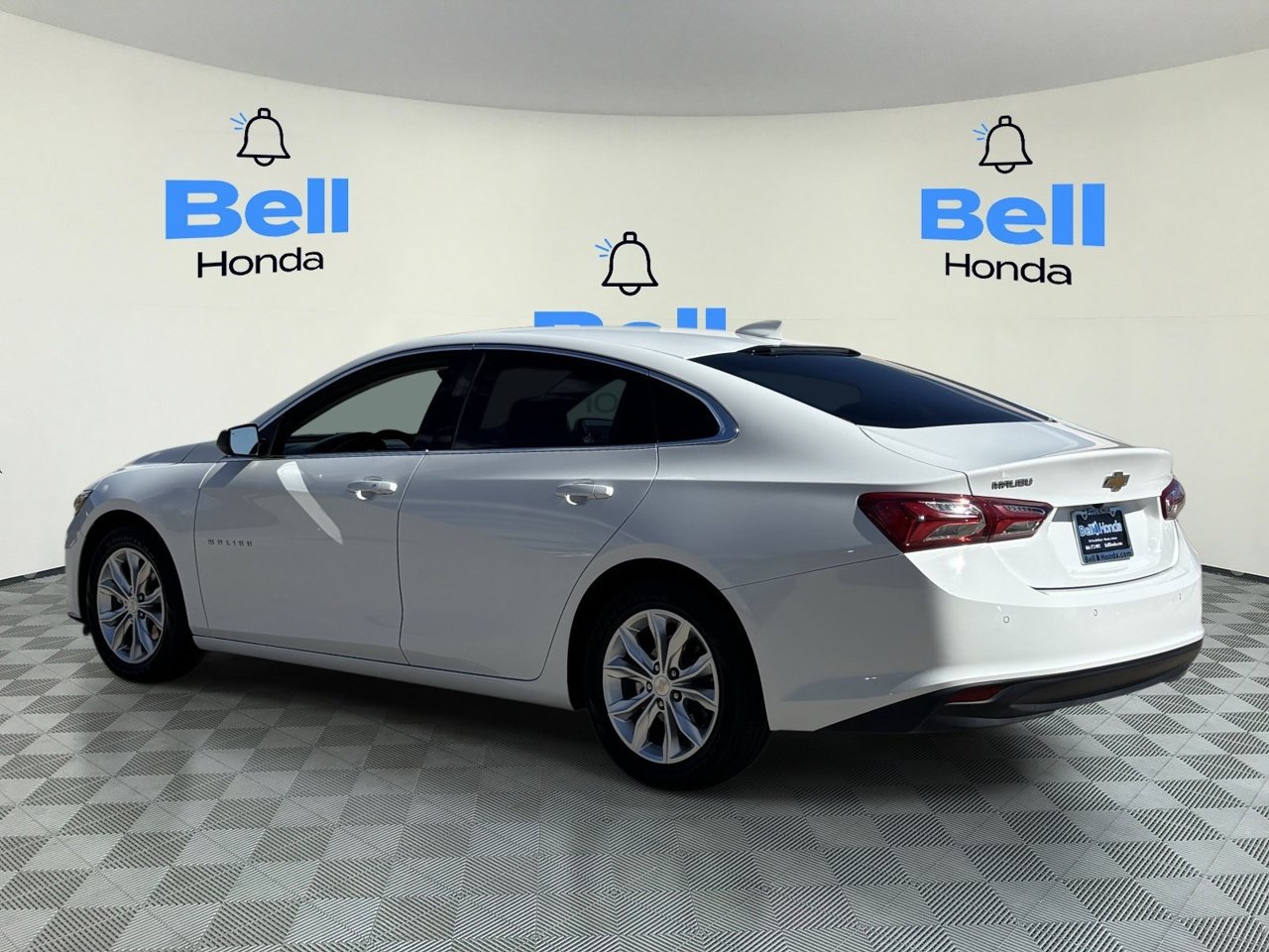 Used 2022 Chevrolet Malibu LT FWD image 3