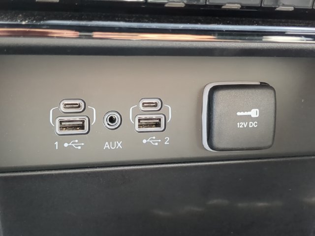 Used 2025 Jeep Grand Cherokee Limited RWD image 27
