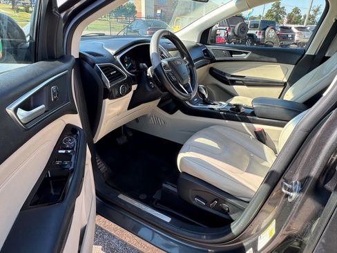 Used 2018 Ford Edge Titanium w/ Equipment Group 301A image 7