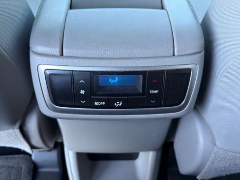 Used 2018 Toyota Highlander LE image 15