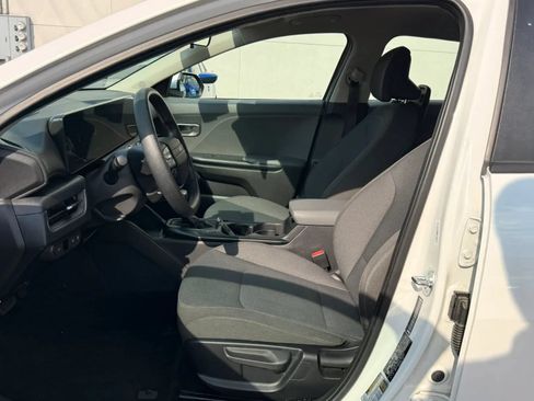 Used 2025 Kia K4 FWD image 12