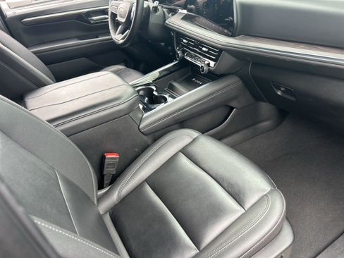 Used 2025 Chevrolet Tahoe LT RWD image 13