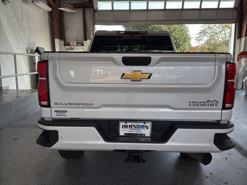 Used 2024 Chevrolet Silverado 2500 High Country w/ Technology Package image 7