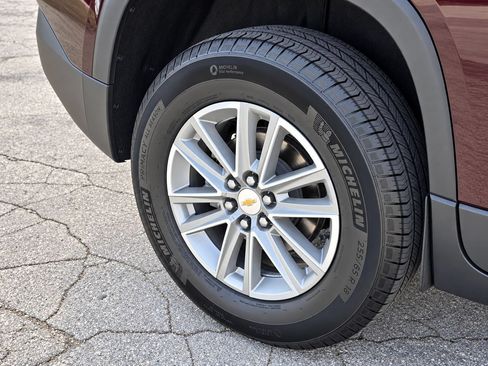 Certified 2023 Chevrolet Traverse LT FWD image 9