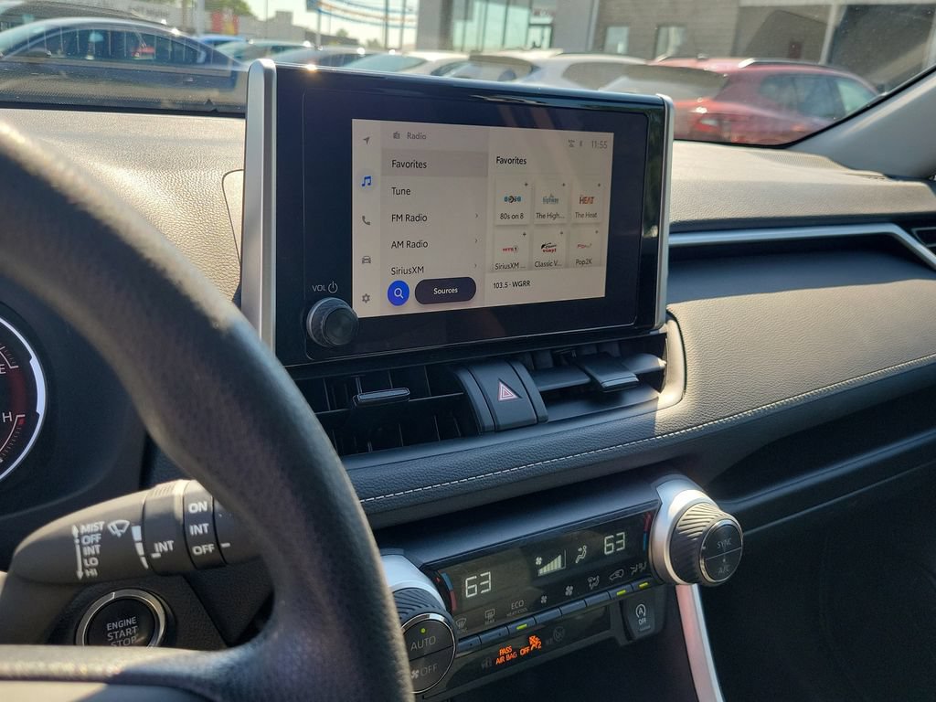 Used 2024 Toyota RAV4 XLE FWD image 31