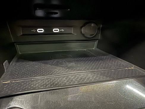 Used 2024 Volkswagen Tiguan SE image 39