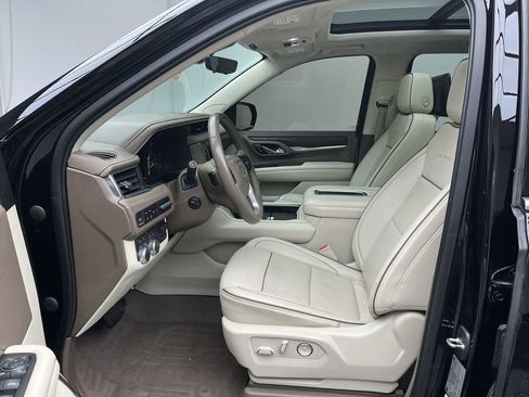 Used 2021 GMC Yukon XL Denali w/ Denali Premium Package image 3