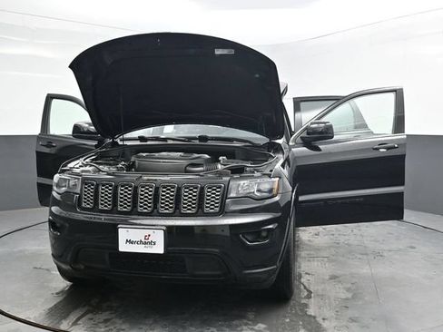 Used 2018 Jeep Grand Cherokee Altitude AWD/4WD image 39