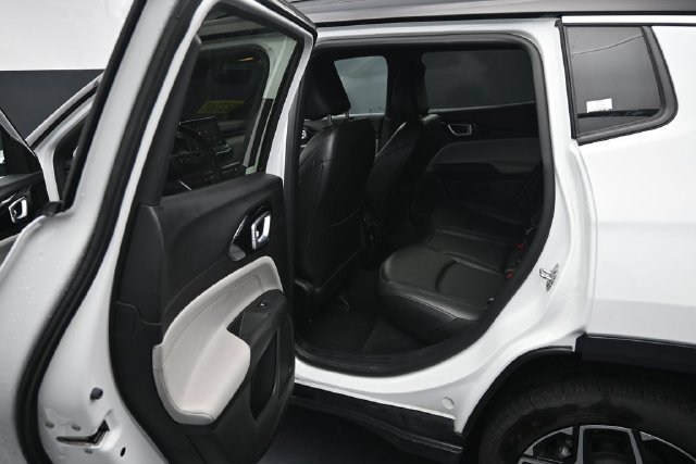 Used 2025 Jeep Compass Limited AWD/4WD image 35