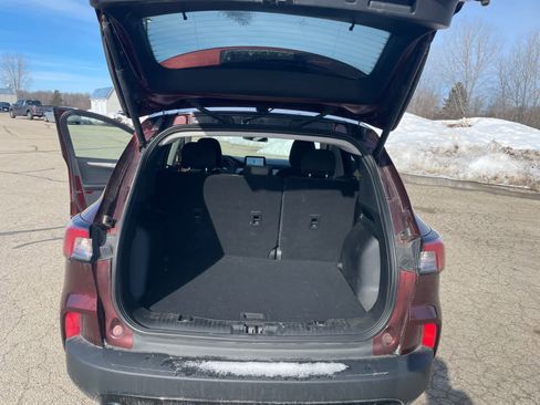 Used 2021 Ford Escape SE w/ SE Sport Appearance Package image 19