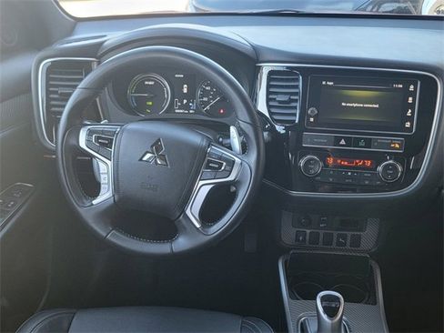 Used 2019 Mitsubishi Outlander 4WD Plug-In Hybrid image 13