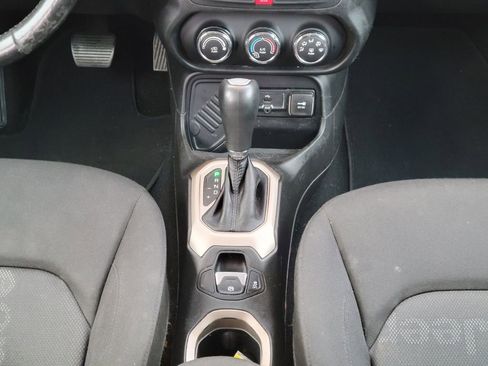 Used 2016 Jeep Renegade Latitude image 20