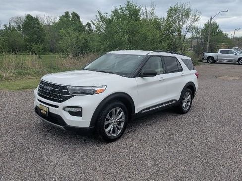 Used 2022 Ford Explorer XLT w/ Equipment Group 202A RWD image 1