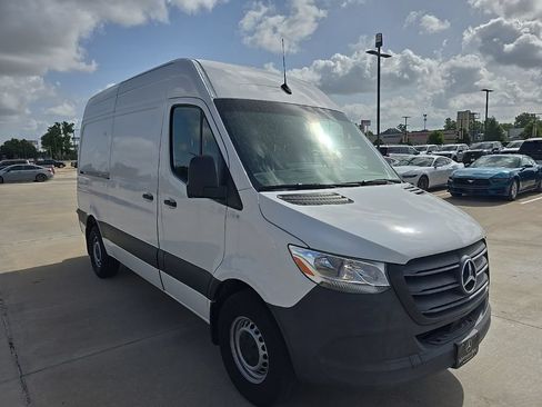 Used 2024 Mercedes-Benz Sprinter 2500 image 17