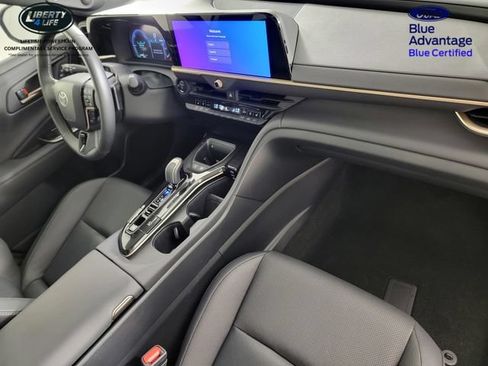 Used 2025 Toyota Crown Platinum AWD/4WD image 19