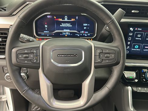 Used 2024 GMC Sierra 2500 Denali w/ Denali Reserve Package AWD/4WD image 19