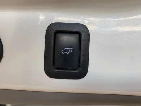 Used 2015 Toyota Highlander Limited image 19