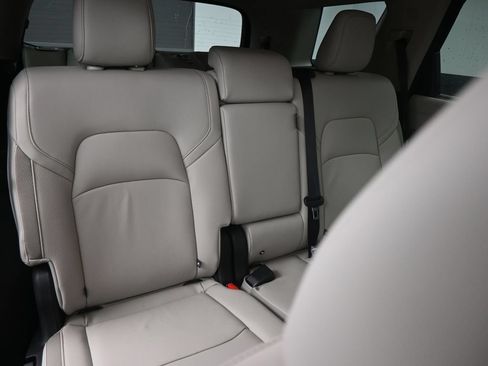 Used 2025 Nissan Pathfinder SL FWD image 11