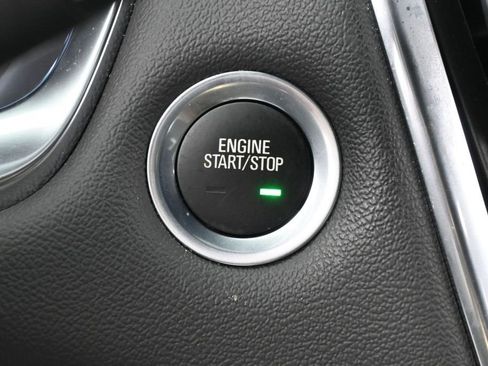 Used 2023 Chevrolet Traverse LT FWD image 28