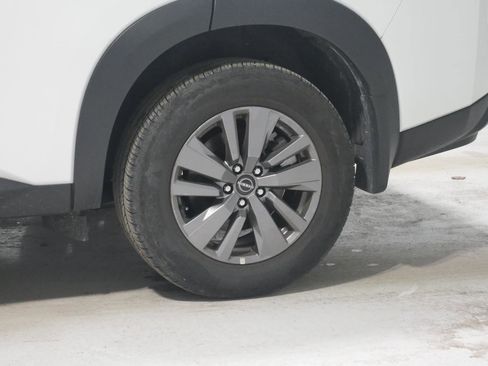 Used 2025 Nissan Pathfinder SV image 28