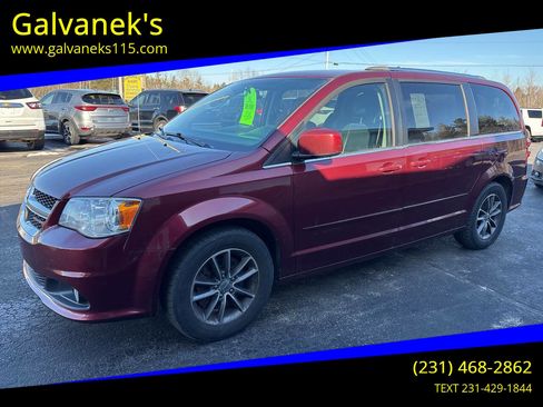Used 2017 Dodge Grand Caravan SXT image 1
