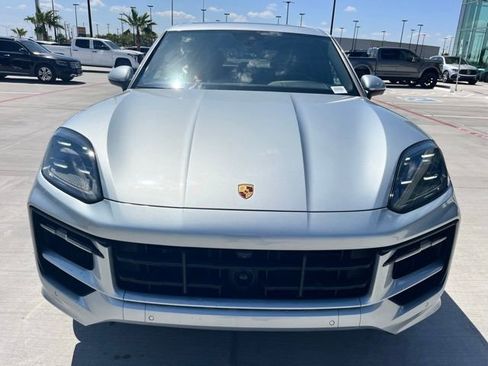 Used 2024 Porsche Cayenne image 1