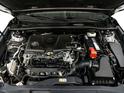 Used 2019 Toyota Camry LE image 3