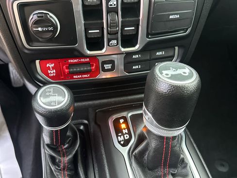 Used 2018 Jeep Wrangler Unlimited Rubicon image 16