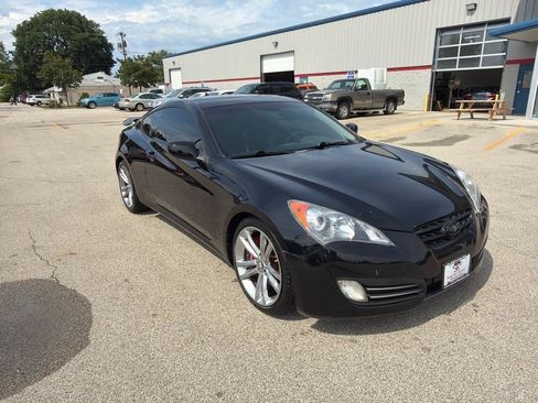 Used 2011 Hyundai Genesis 3.8 RWD image 2