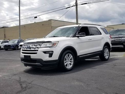 Used 2018 Ford Explorer XLT w/ Equipment Group 202A AWD/4WD image 2