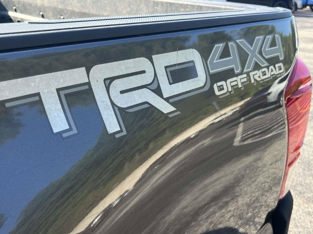 Used 2017 Toyota Tacoma TRD Off-Road w/ Tow Package AWD/4WD image 13