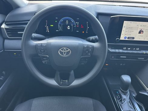 Used 2025 Toyota Camry LE FWD image 15