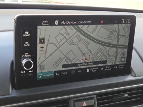 Used 2025 Honda Pilot Touring image 4