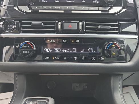 Used 2025 Nissan Pathfinder SV image 31