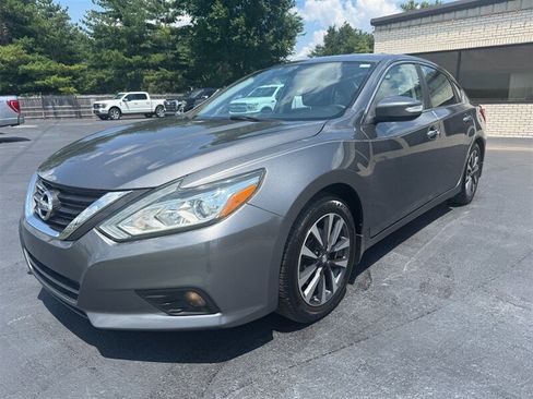 Used 2016 Nissan Altima 2.5 SL w/ 2.5 Technology Package FWD image 2